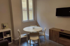 109C Mezzocannone Cozy apartament Centro Storico